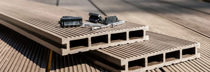 Terrassendielen aus WPC mit Befestigungsclips